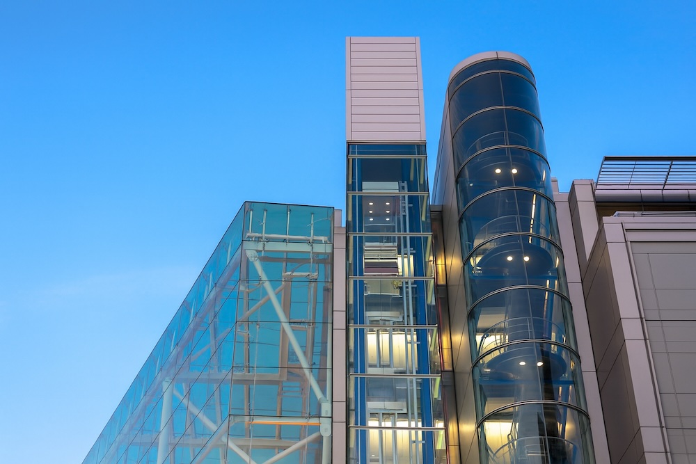 Расчет и выбор ИБП для лифтового оборудования административных комплексов